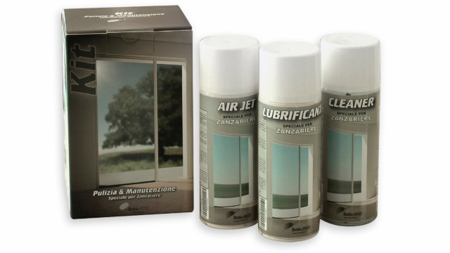 Immagine della confezione esterna e delle tre bombolette spray con i prodotti di pulizia di Bettio