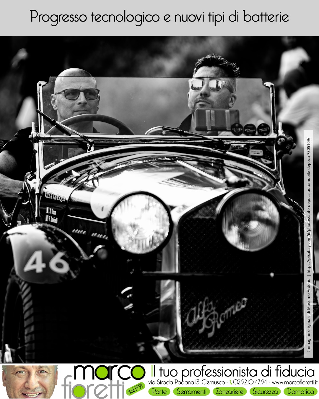 Auto d'epoca con autista e passeggero